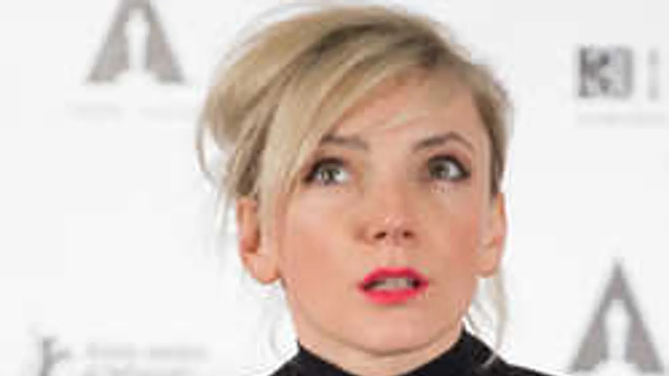 Mi történt az Oscar-esélyes magyar színésznő arcával? Felismerhetetlen