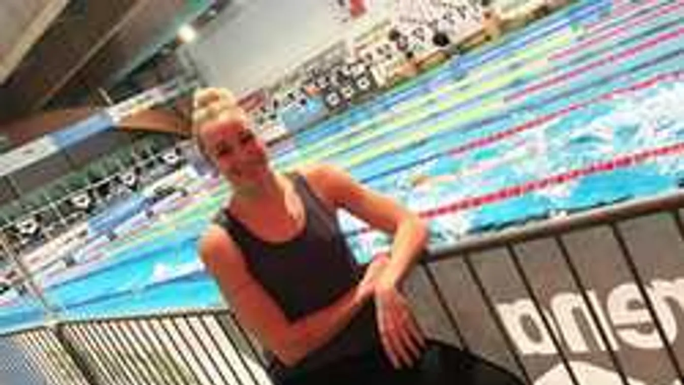 Furcsa helyről fotózta szerelmét a szexi magyar úszónő