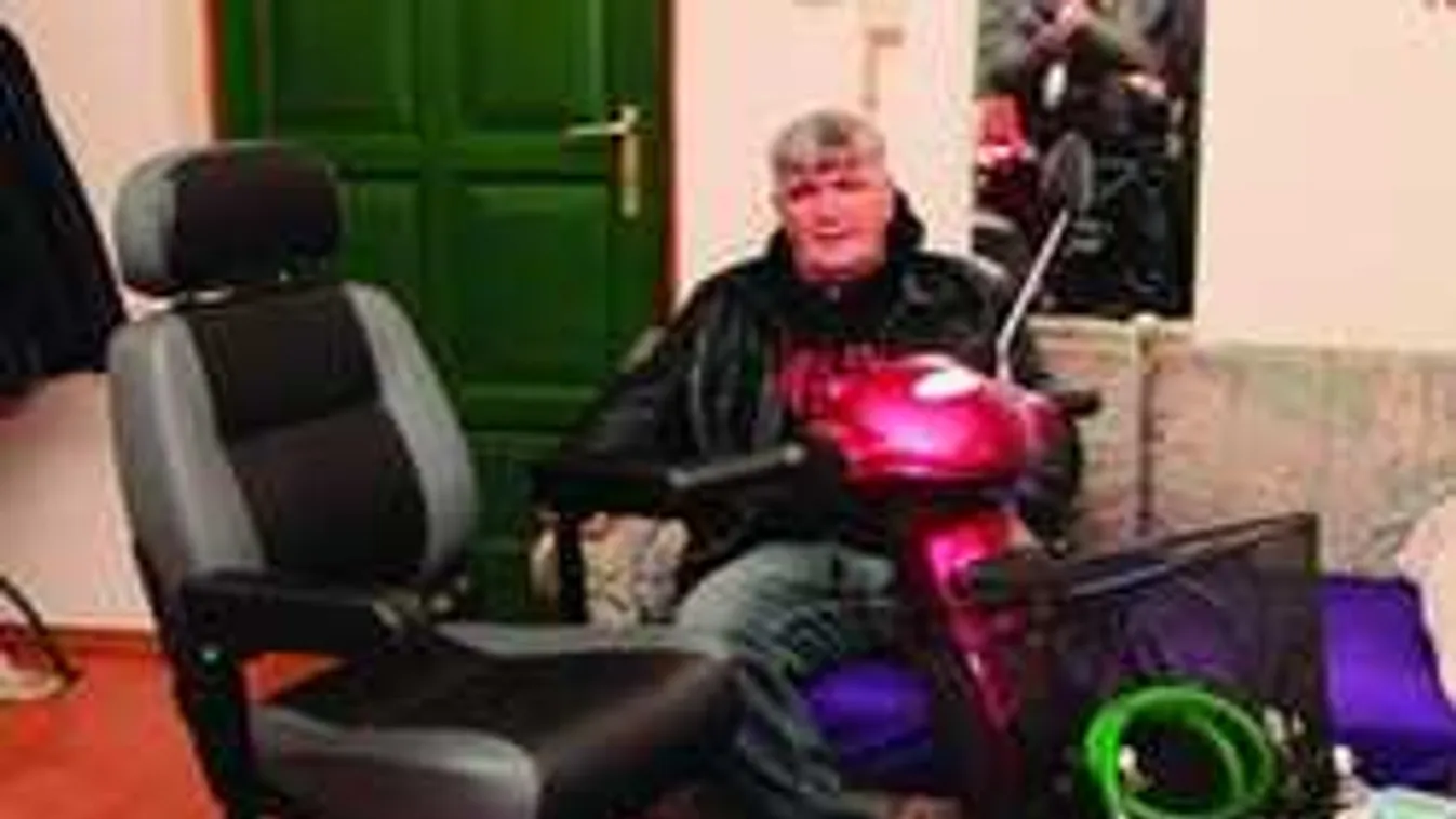 Döbbenet, nem kelhet fel a tolószékből a magyar focilegenda