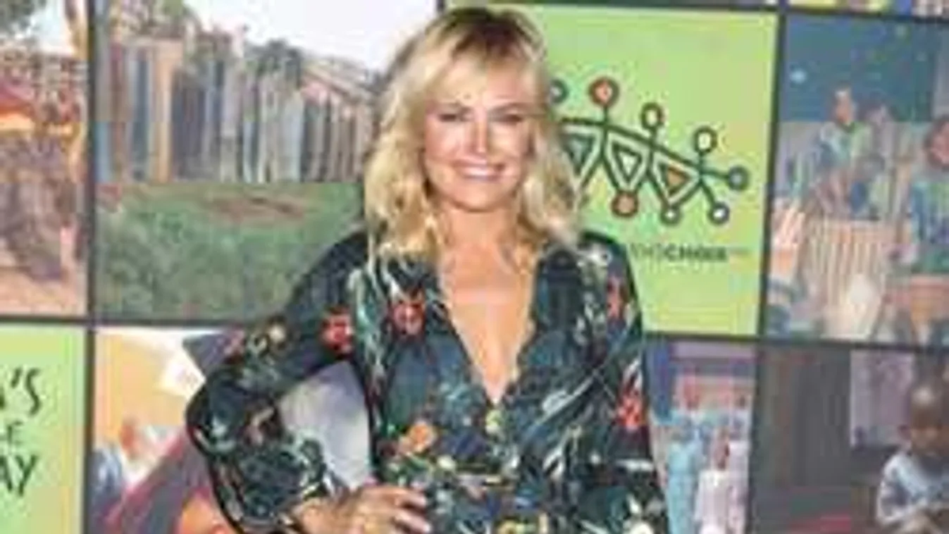 Virágos legyen és nagyon hosszú: bombanő leszel ebben a ruhában