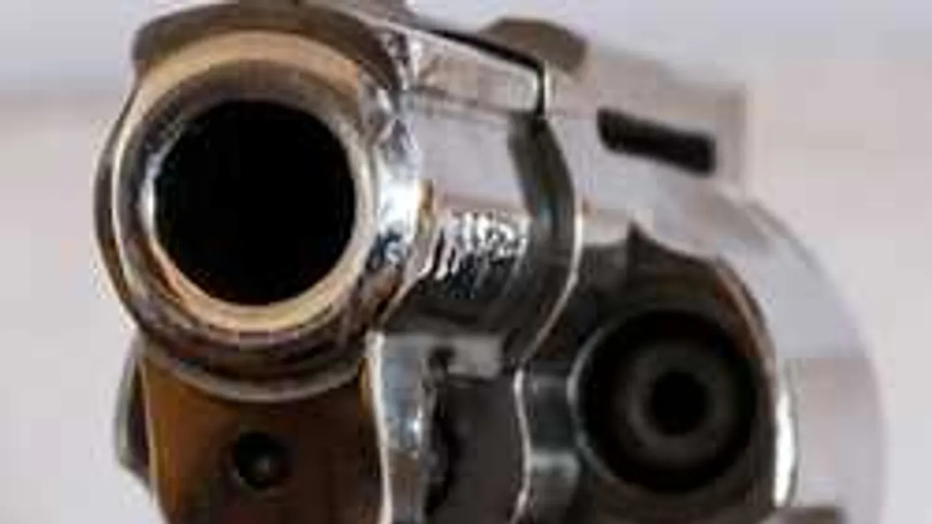 Lelőttek egy férfit a benzinkúton