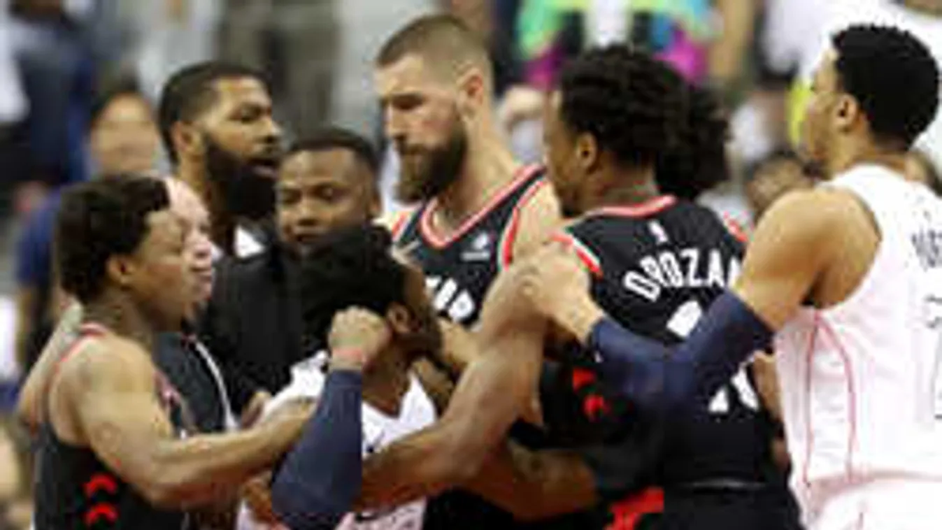 Nagy balhé, a pályán estek egymásnak a sztársportolók