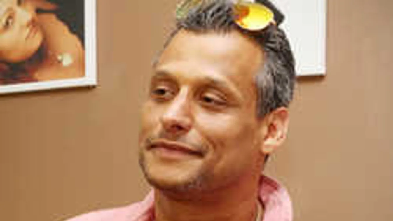 Eltitkolt gyerekéről faggatták a magyar sztárénekest