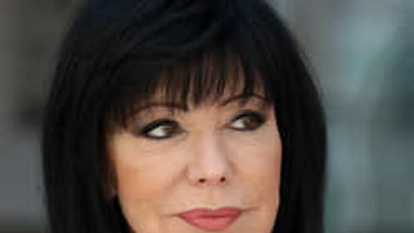 Elárulta a magyar énekesnő, ezért nem megy hozzá a vőlegényéhez