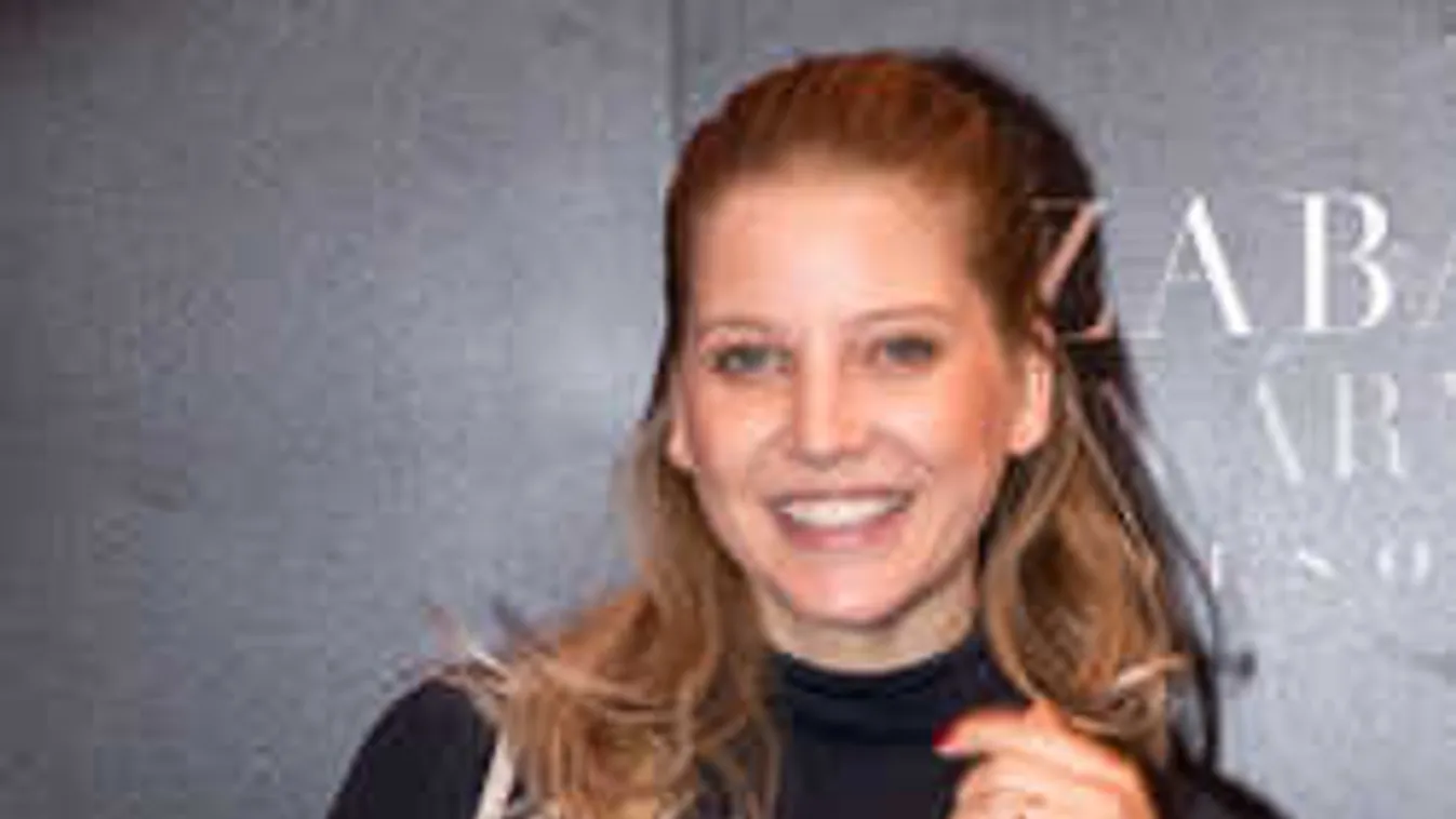 Kisfiával a kezében tett őszinte vallomást Szabó Zsófi