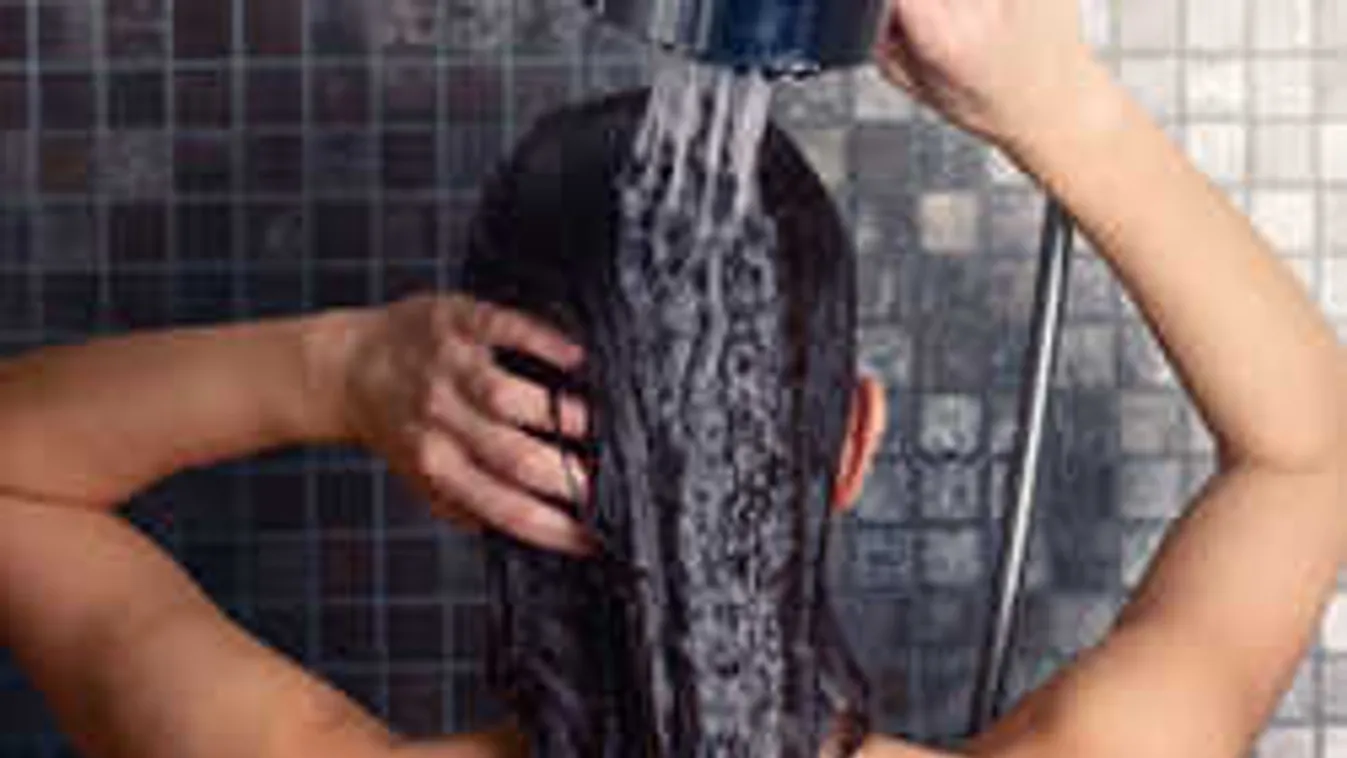 Elképedtek a diáklányok,tudtuk nélkül filmezte őket a perverz háziúr