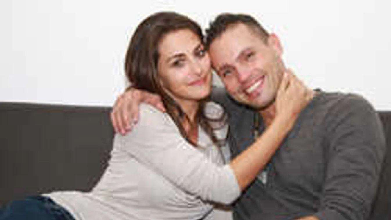 Bikiniben mutatta meg hatalmas kebleit a magyar sztár felesége