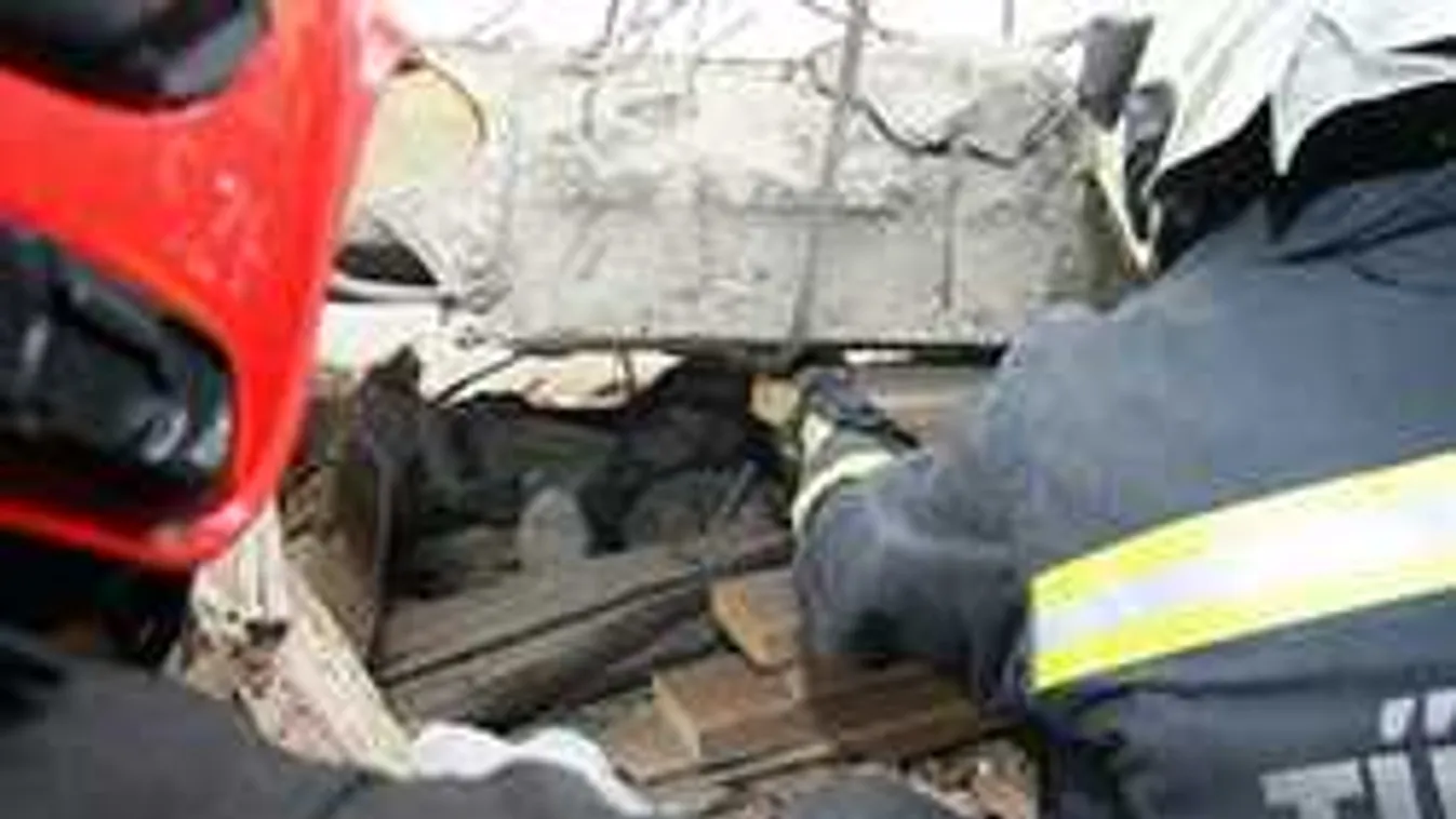 Durva fotók érkeztek,betontömbök zuhantak egy székesfehérvári munkásra