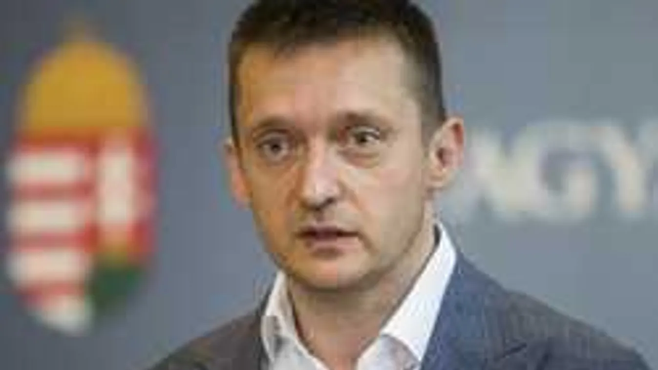 Rogán: Ágyútűz fog zúdulni ránk, de a bevándorlás kérdésében nem hátrálunk meg