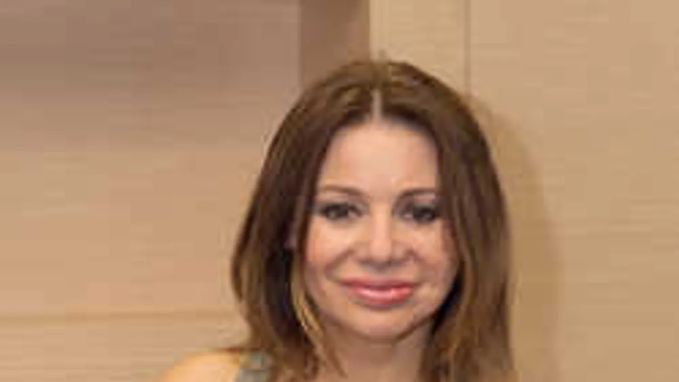 Levideózták, fájdalmas beavatkozáson esett át a magyar sztárénekesnő