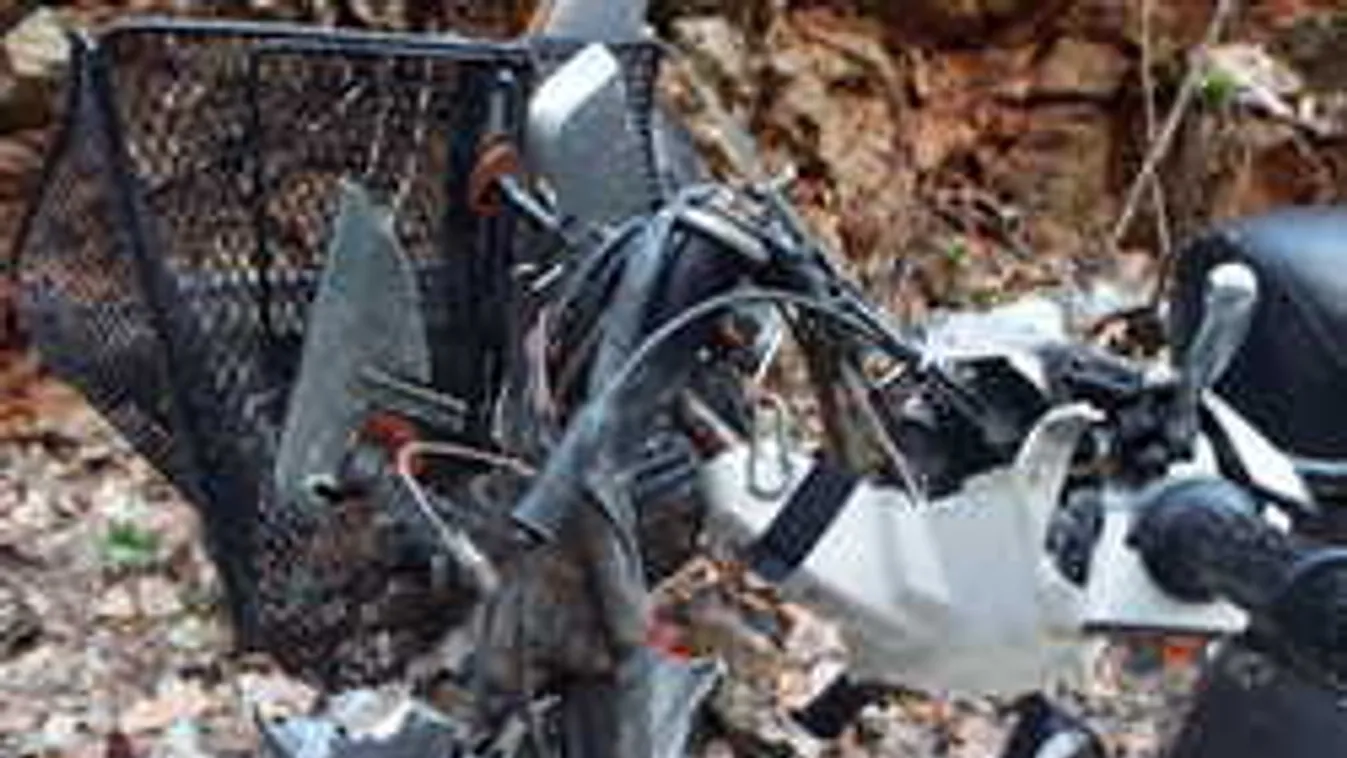 Brutális fotók jöttek a magyar motoros balesetéről