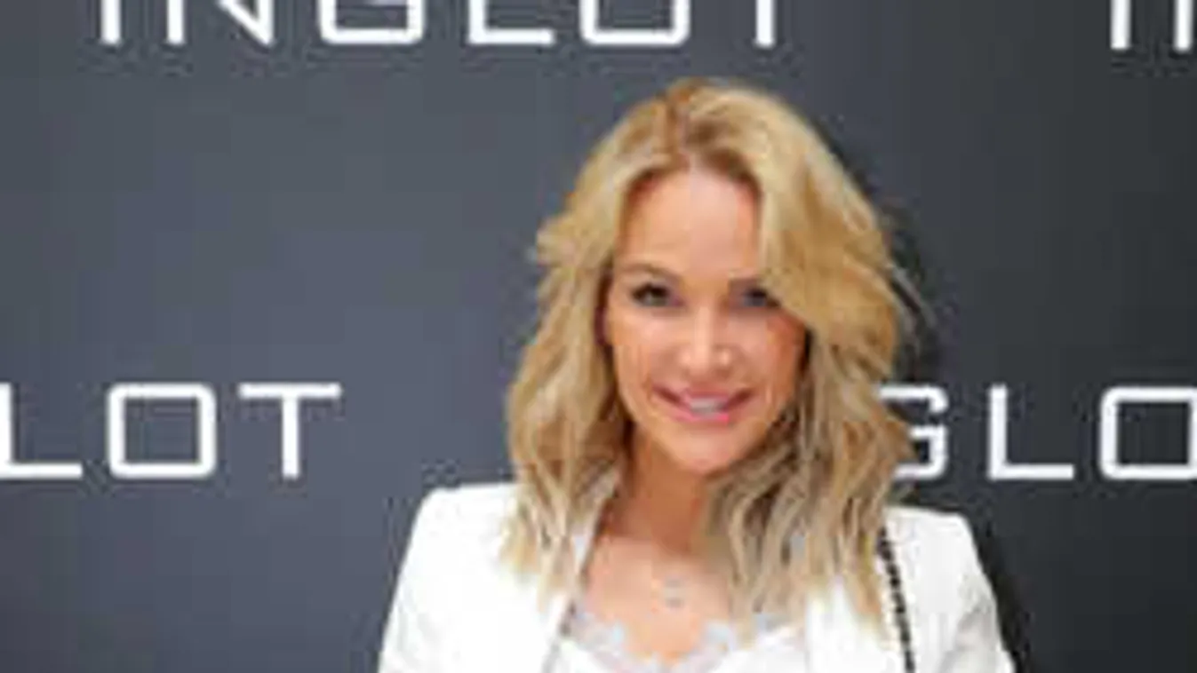 Zimány Linda  nyaralós fotóitól tuti lever a víz