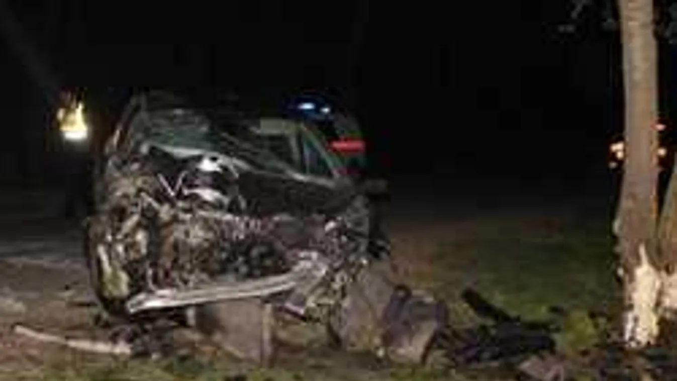 Megrázó fotók, ennyi maradt az autóból a durva hajdúsági baleset után