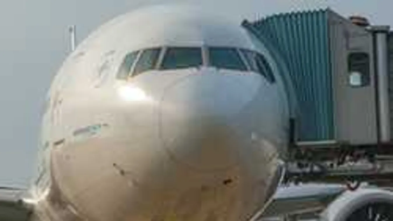 Elképesztő, hogy mit vett fel egy utas az amszterdami reptéren - Videó