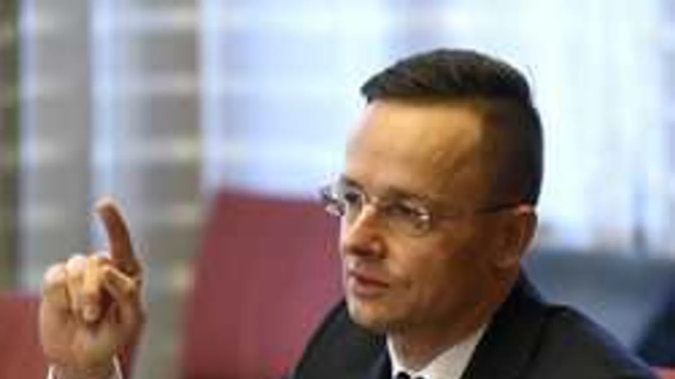 Szijjártó: Fennmarad a migrációs nyomás