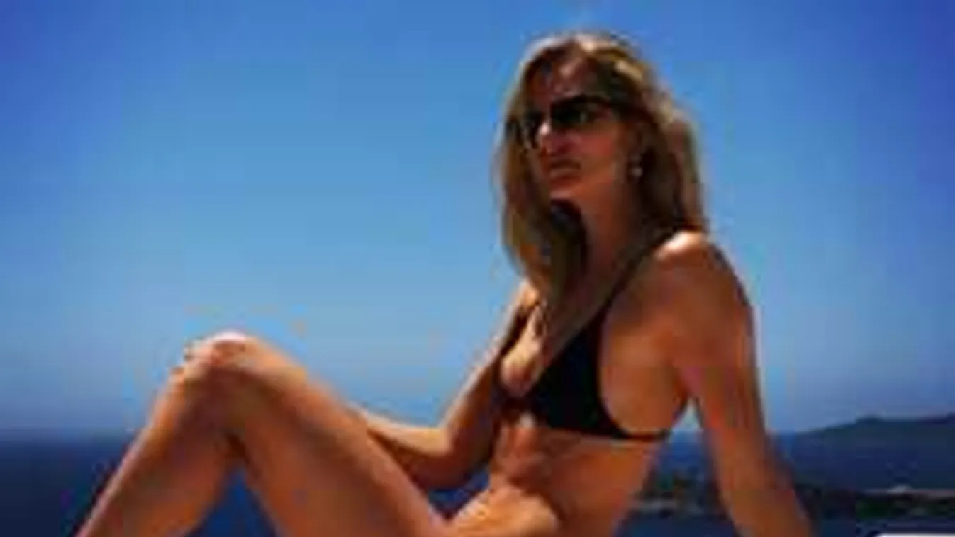 Ettől a monitorod is elolvad: őrjítő képet lőtt magáról Mihalik Enikő