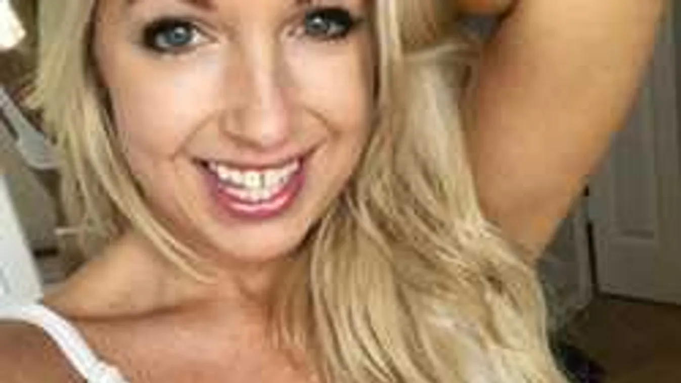 Izgató, zuhanyzás közben lesték meg a bombatestű anyukát