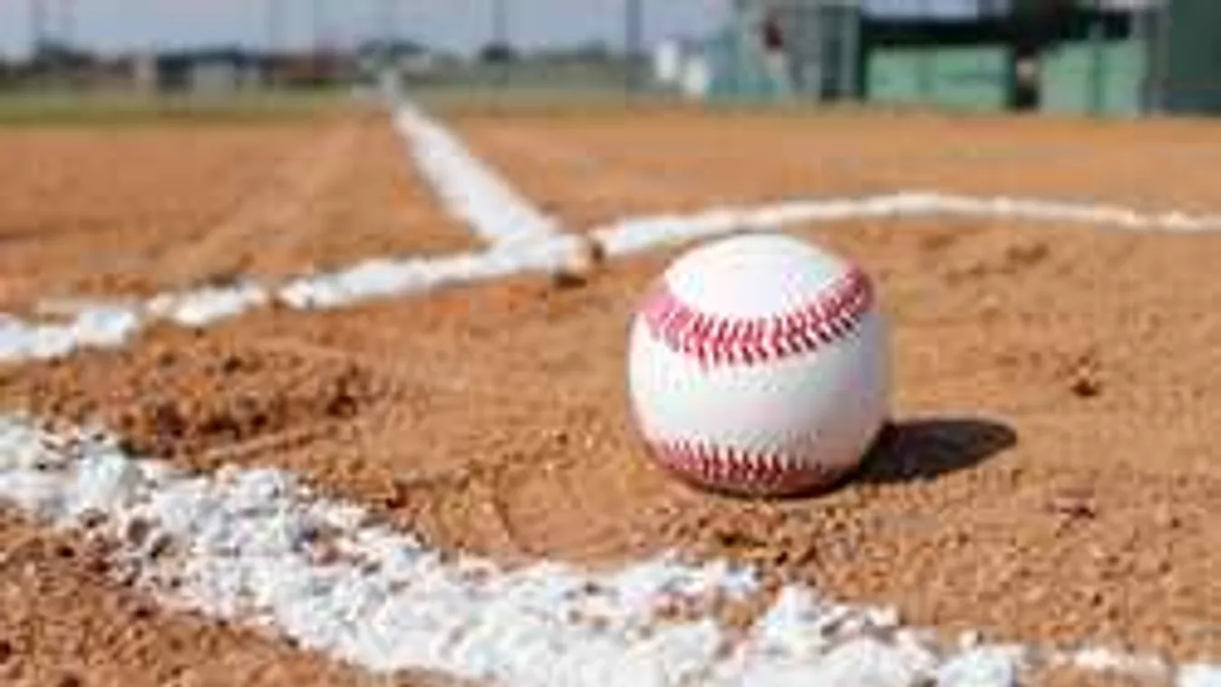 Dráma a stadionban: 170-el száguldó labda talált arcon egy kétévest