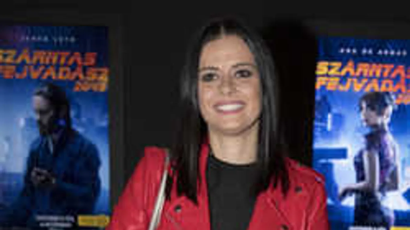 Lebukott, szakítása után új pasija van a magyar sztárénekesnőnek