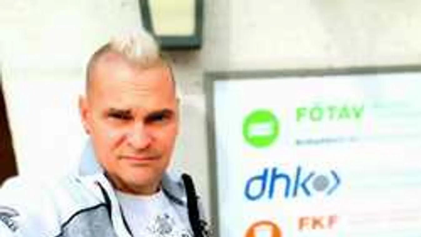 Nyolcmillióval tartozik, hajléktalanná válhat a magyar énekes