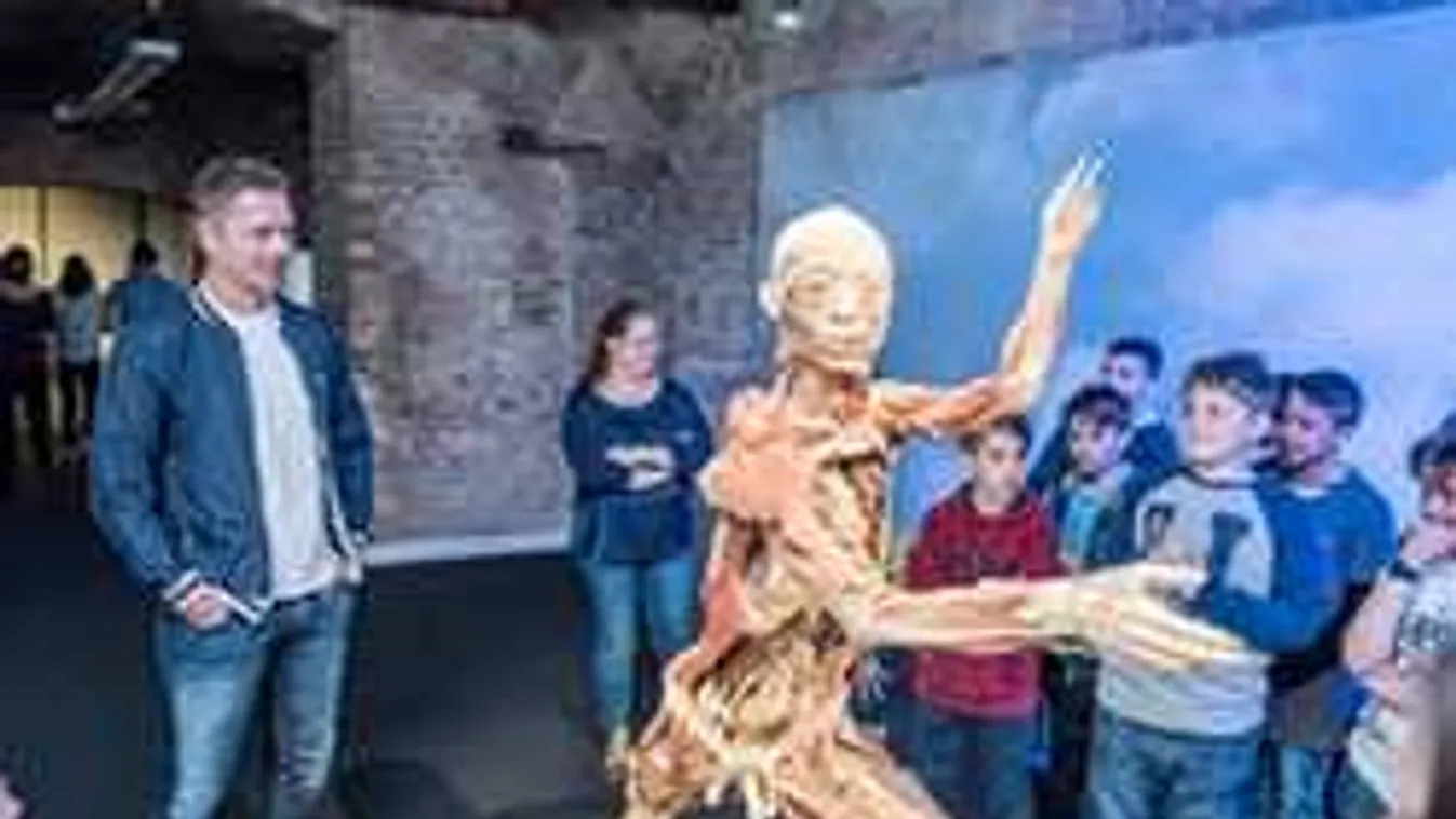 Elképesztő hasonlóság, megmutatta fiait a magyar sztár