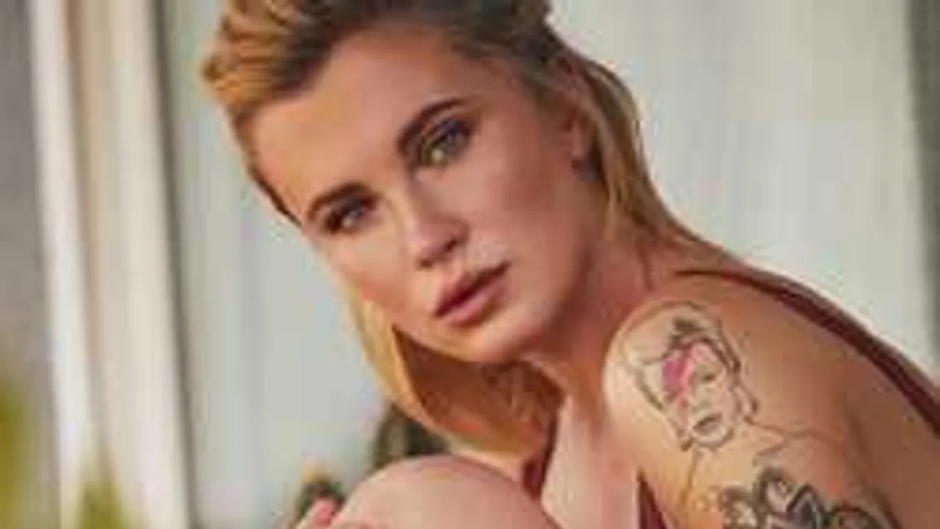 Fura okból vetkőzött le megint Kim Basinger lánya - Fotó