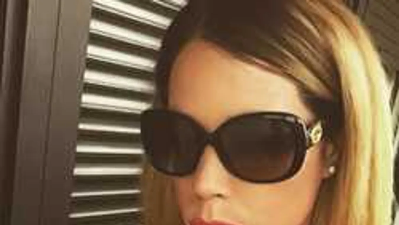 Baukó Éva nyaralós dekoltázsa megér egy misét- videó