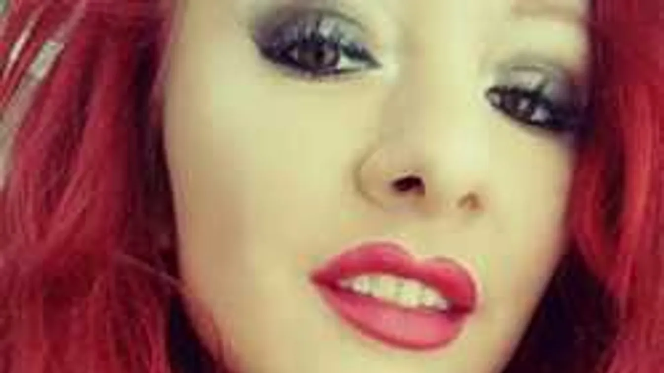 Szó szerint teljes mellszélességgel az állatok mellé állt az énekesnő