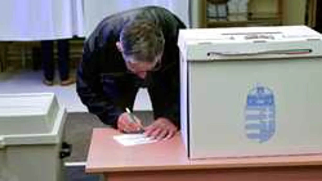 Elindult a választás, megnyitottak a szavazókörök