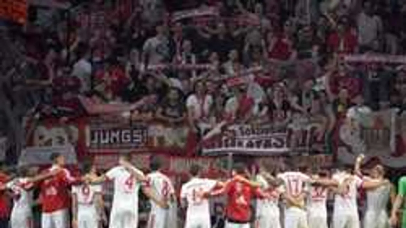 Ezt művelték félpucéran zuhanyzójukban az örömittas sztárfocisták