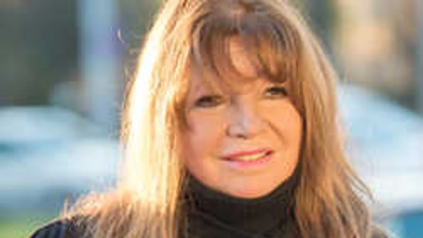 Tizenkétszer próbált teherbe esni, majdnem belehalt a magyar énekesnő