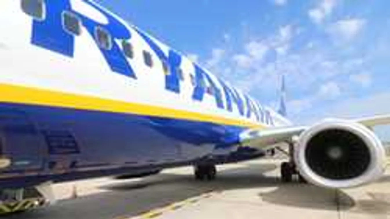 Felsikoltottak az utasok, rémületes dolgot művelt egy férfi a repülőn