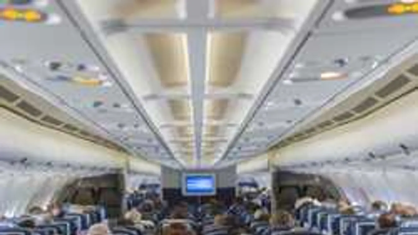 Kétségbeejtő dolgot vettek észre a felrobbant hajtóművű repülőgép utasairól készült képen