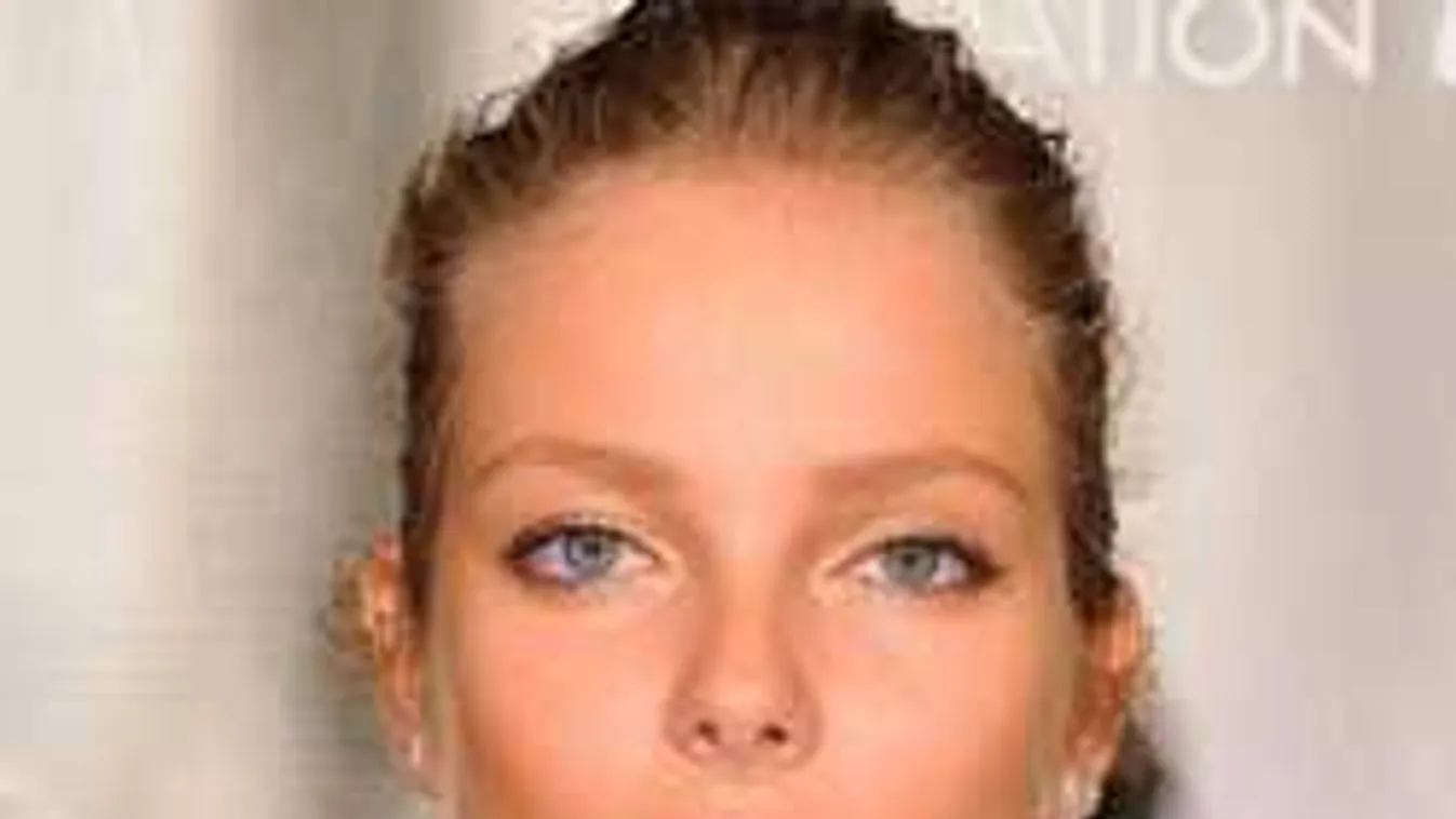 Smink nélkül mutatta meg magát a világhírű magyar topmodell