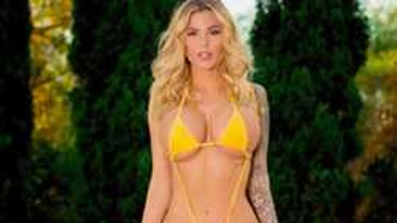 Szédítő, a természetben mutatta meg brutális kebleit a vadóc bombázó