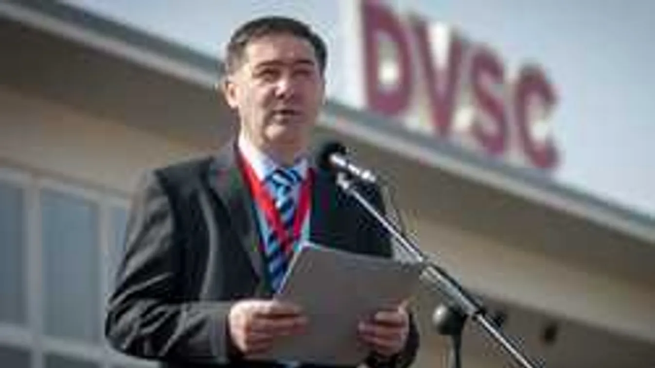 Nagy a baj Debrecenben, gyülekeznek a viharfelhők