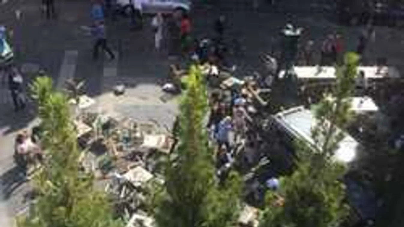 Rendkívüli hír: Tömegbe hajtott egy furgon Németországban - Fotó