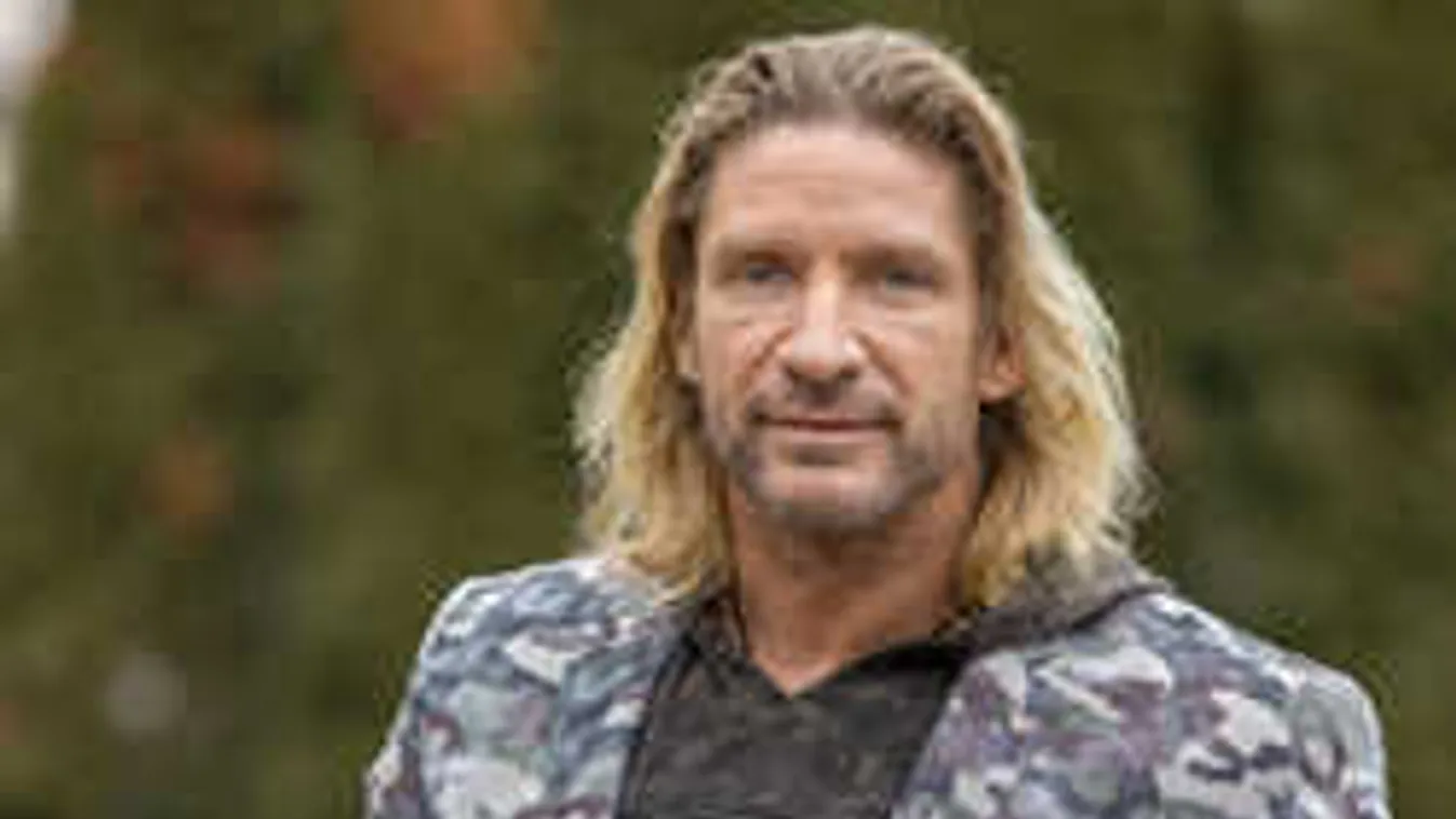 Ez tényleg durva: Páros lábbal szálltak bele Pintér Tiborba