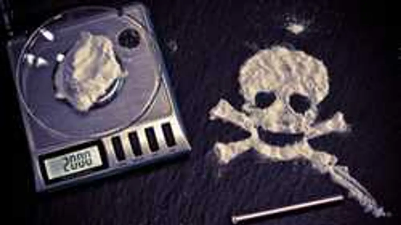 Döbbenetes videó: a drogtól eszét vesztve ült a kocsijába egy nő a gyerekeivel