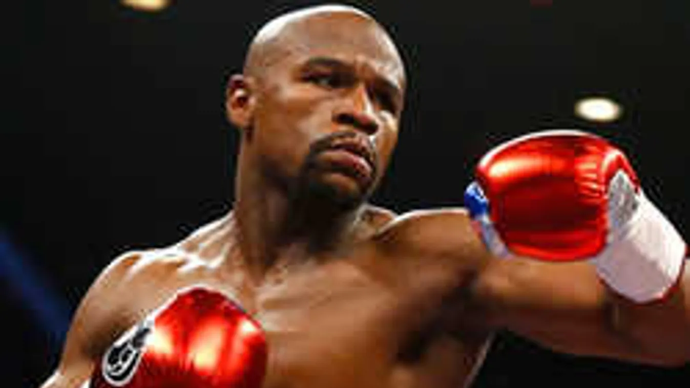 Érzéki pihenő, három nő kényezteti a bokszlegendát