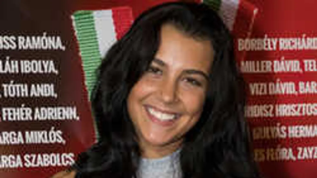 Zavarba ejtő fotó: alig takarja valami Tóth Andi bámulatos testét