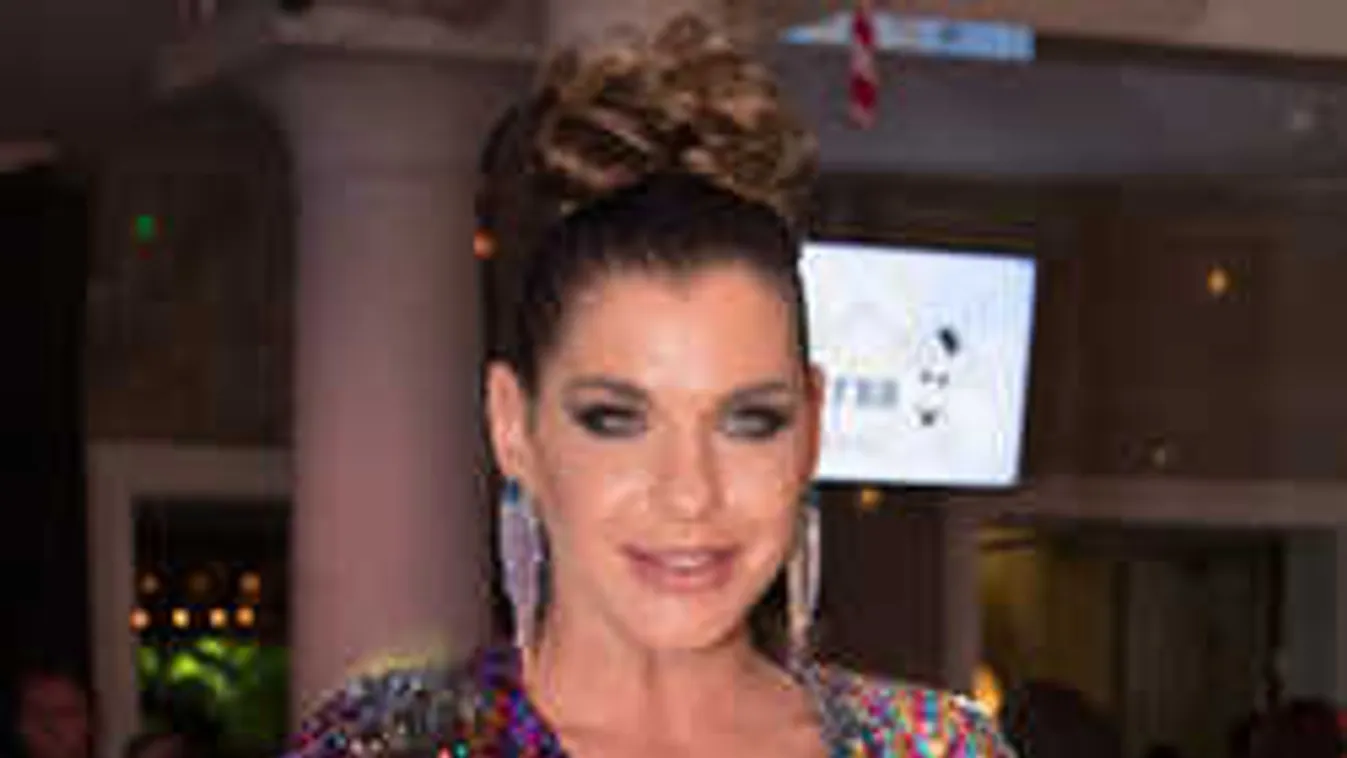 Ezt nézd: Falatnyi bikiniben lazít Dér Heni