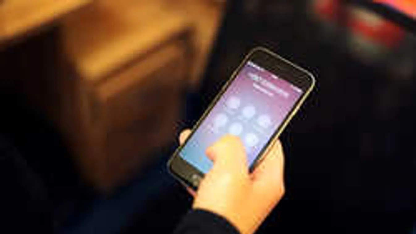 Felrobbant a mobil egy magyar fiú zsebében, nagy a baj