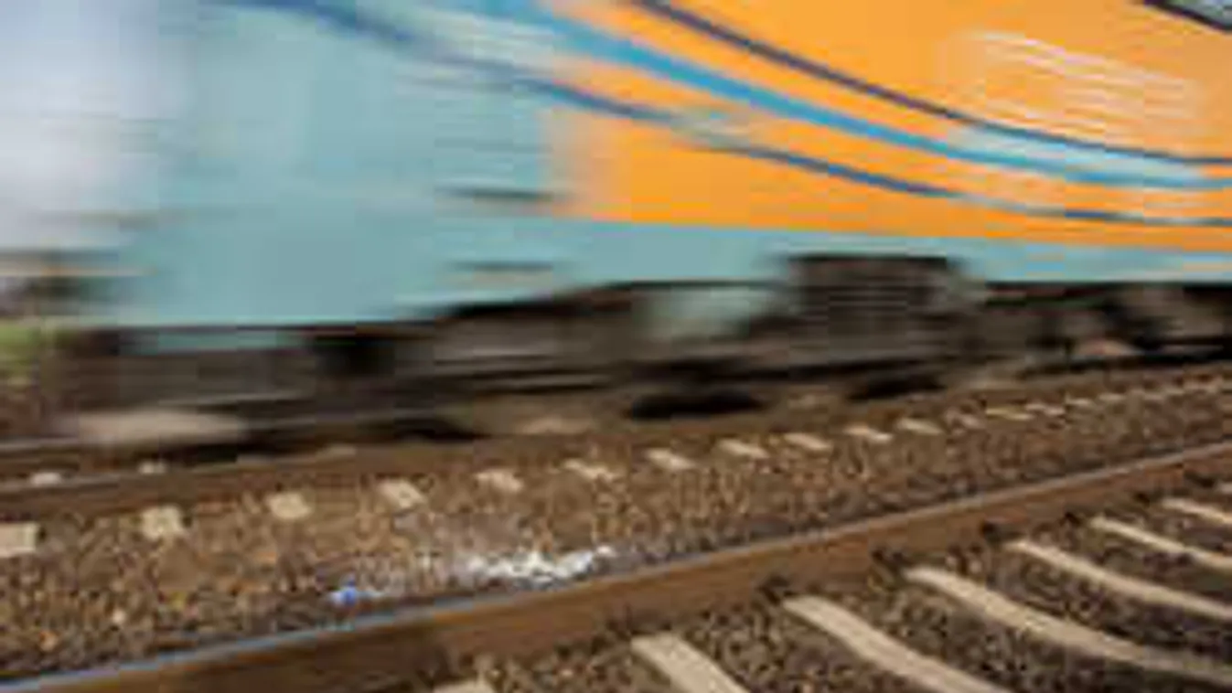 Tragédia Szabadegyházánál: vonat sodort el egy autót, többen meghaltak