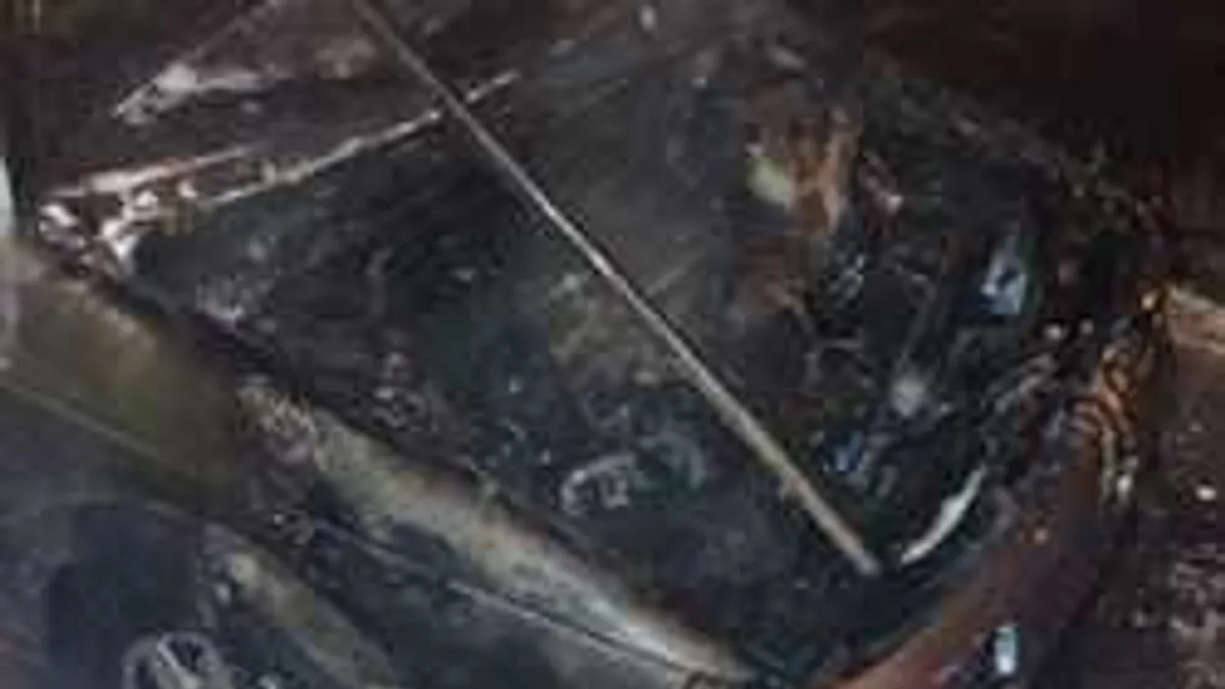 Újabb baleset a 44-esen: Ütközés után kigyulladt a kisbusz