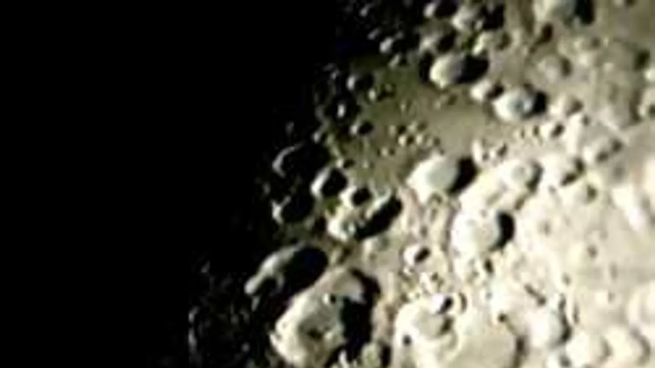 Rejtélyes repülő tárgy hagyta el a Hold egyik kráterét