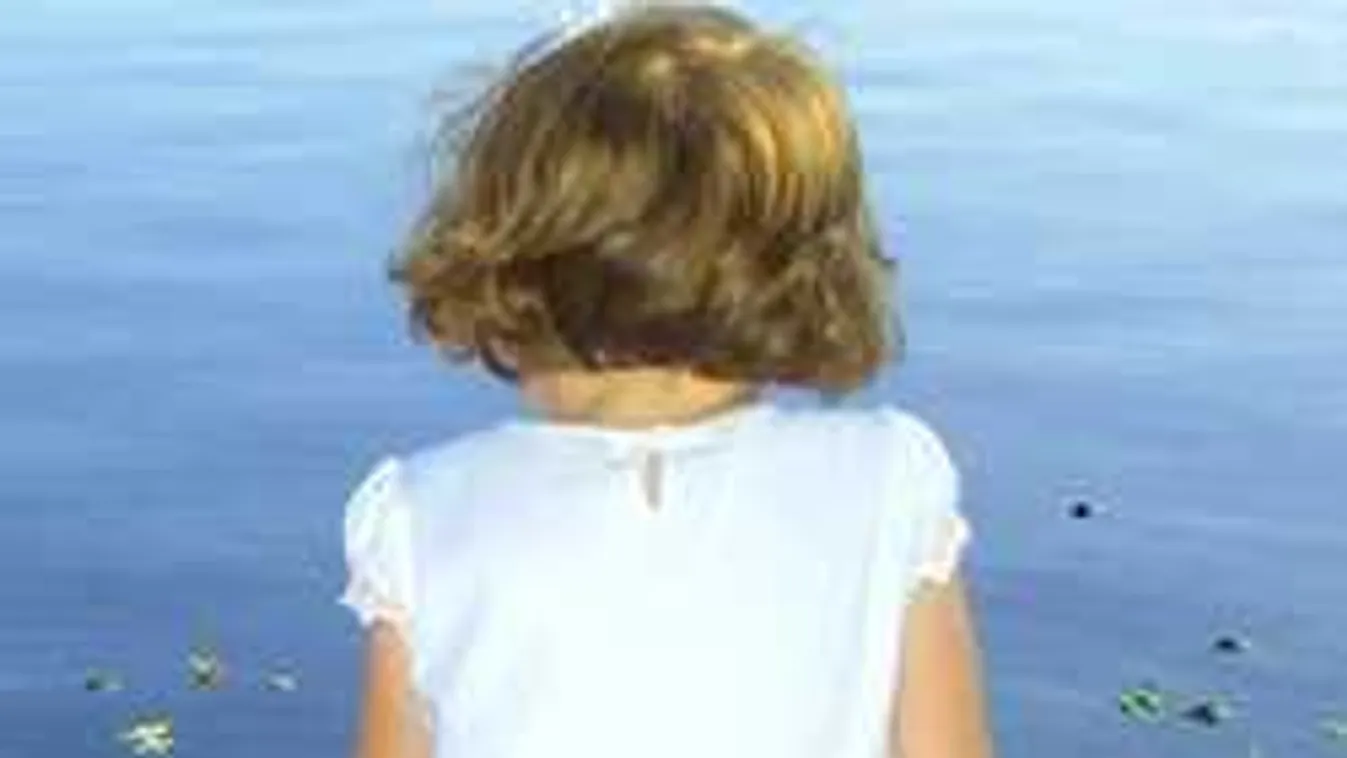 Így könyörgött édesanyjának a kislány, miközben a nagypapája fojtogatta