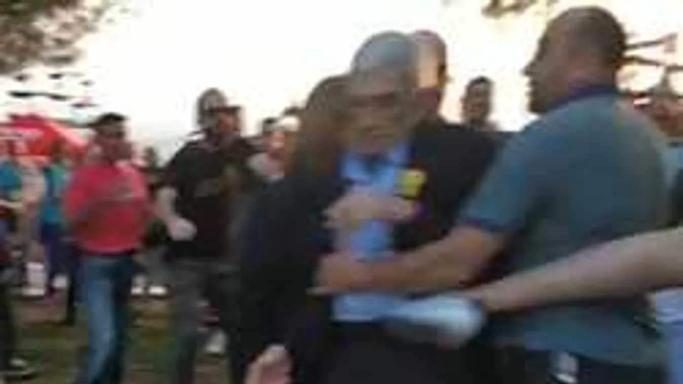 Elszabadult a pokol, a földön fekve is rugdosták a 75 éves polgármestert