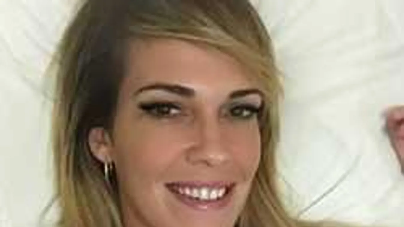 Lebukott, az osztályteremben dobta le a melltartót a vadóc tanárnő