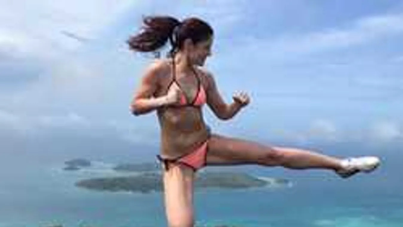 Óriásira nőttek a mellei, nehéz döntést hozott a világsztár